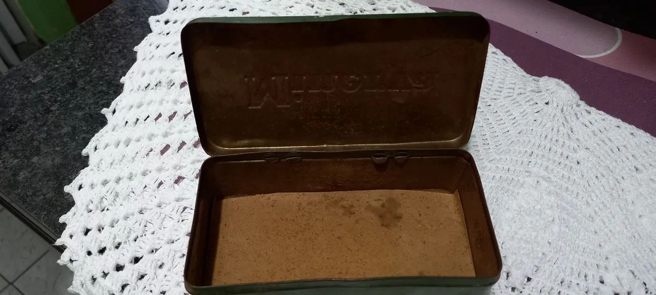 Lata Antiga da Marca Minerva  cor Verde   - Foto 4