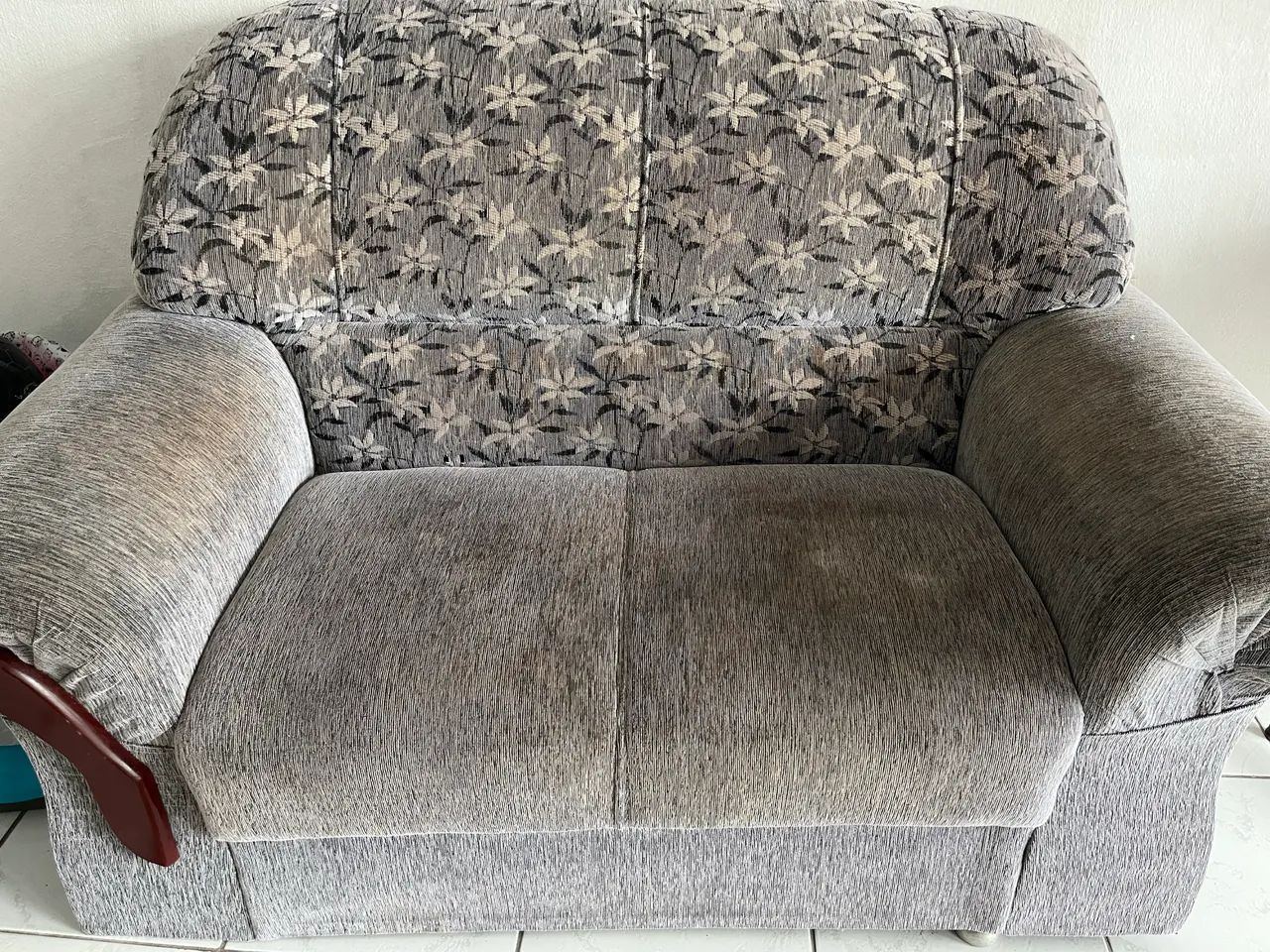 Vende - se SOFÁ COM CENTRO - Foto 3