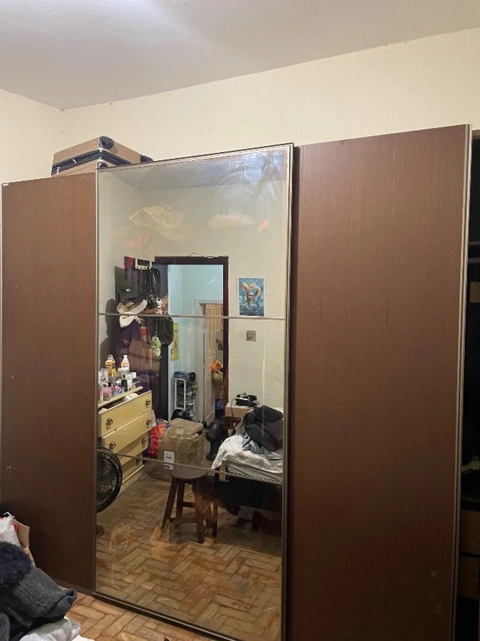 Guarda roupa de casal com espelho 