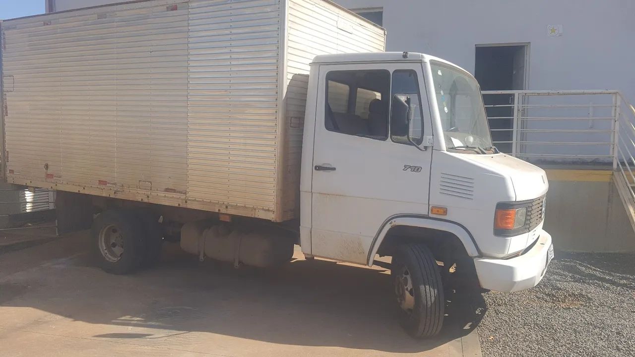 Mercedes 710 2009 Baú  - Foto 3