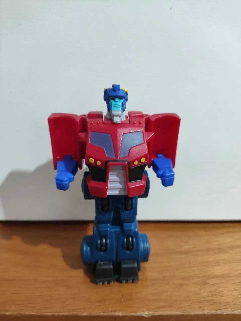Miniatura boneco Transformers Optimus prime 2008 MC Donald's hasbro  - Foto 3