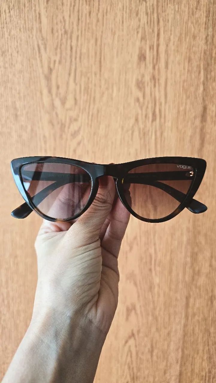 Lindo óculos de sol da Vogue original