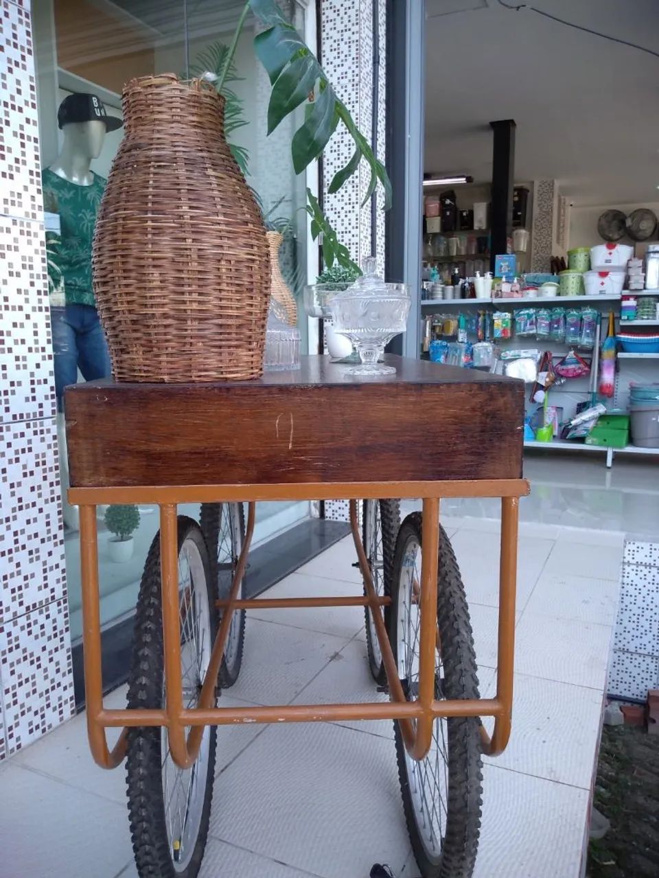Mesa personalizada para comércio ou decoração (Docecleta) CHAME ATENÇÃO E VENDA RAPIDO! - Foto 4