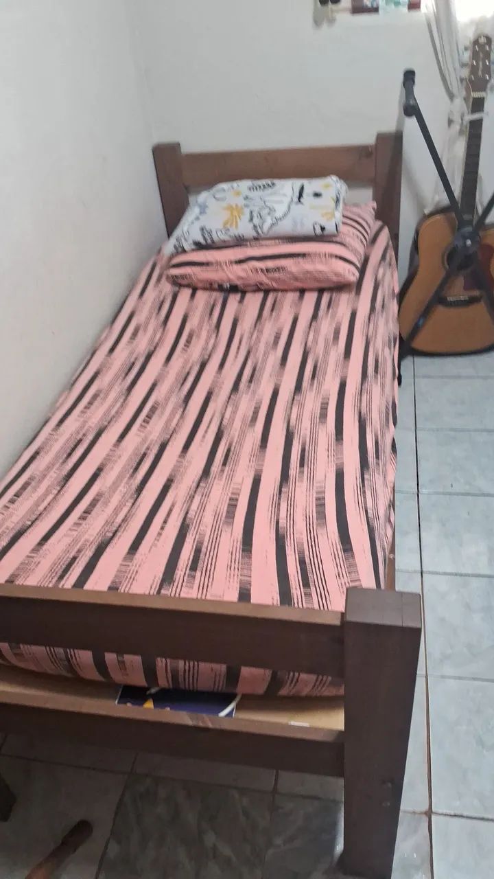Vendo duas camas, já com colchão R$600,00,  - Foto 3