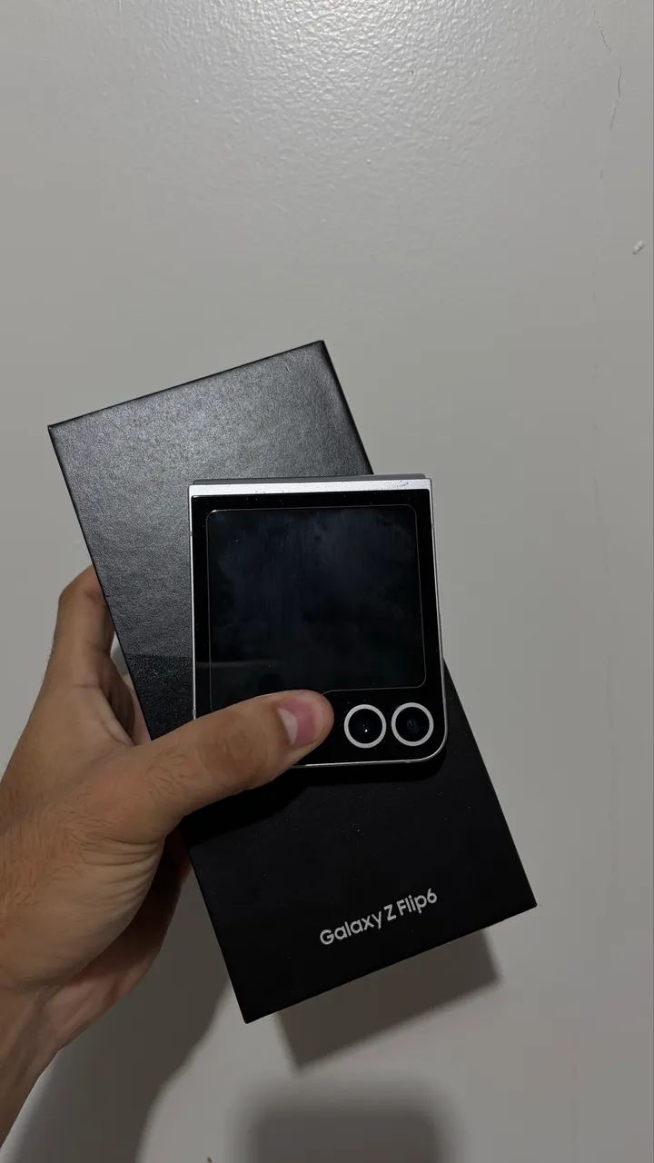 Samsung Galaxy Z Flip6 黒　256GB Samsung Galaxy Z Flip 6 256GB - Impecável, 6 meses de uso