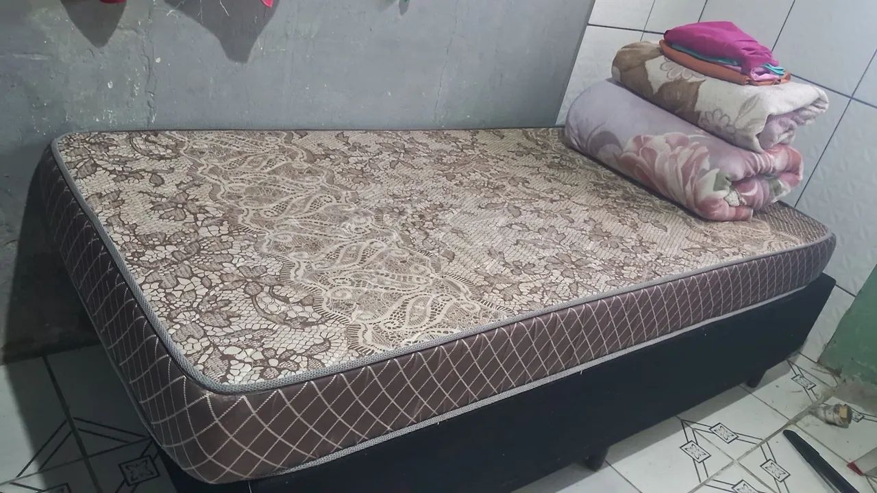 Vendo Cama acompanhado com Colchão - Foto 2