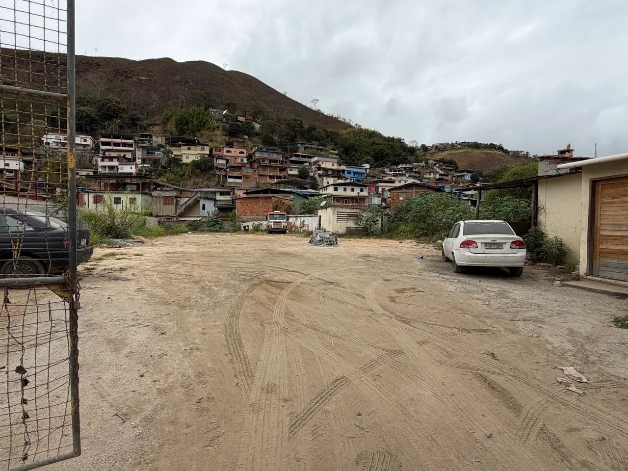 Alugo terreno comercial em Correas  - Foto 2