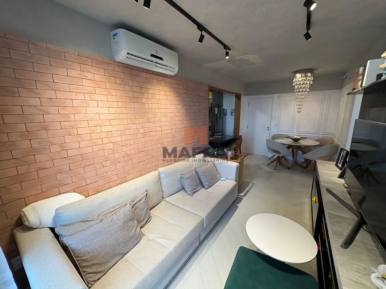 Apartamento 2 dormitórios sendo 1 suíte - Mobiliado - Foto 2