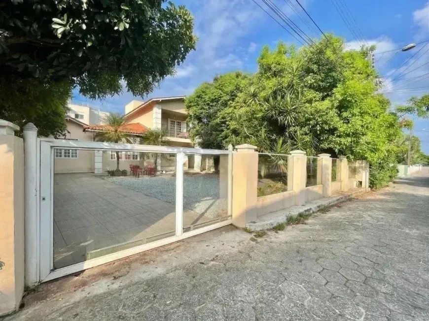 Casa mobiliada totalmente reformada com 320m, 4 suítes sendo 2 stúdios no Campeche em Flor - Foto 2
