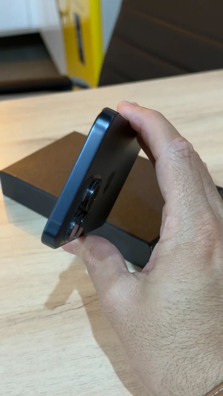 iPhone 15 Pro Max 1TB Blue Titanium - Loja física! Com 90 dias de