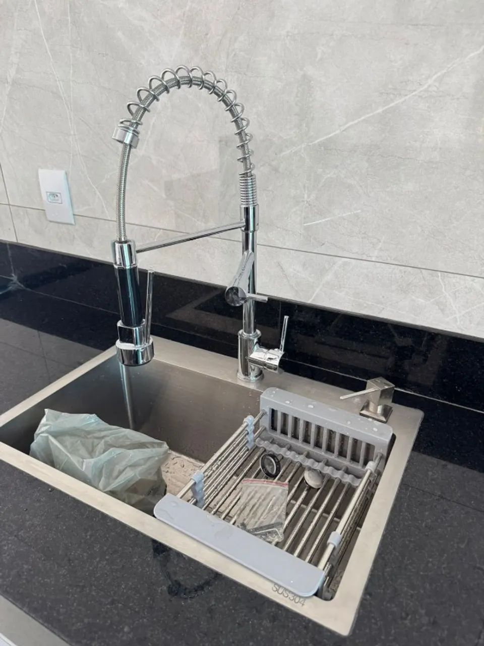 Vendo casa nova com 3 quartos sendo 1 suite com closet e piscina em Gurupi TO - Foto 4