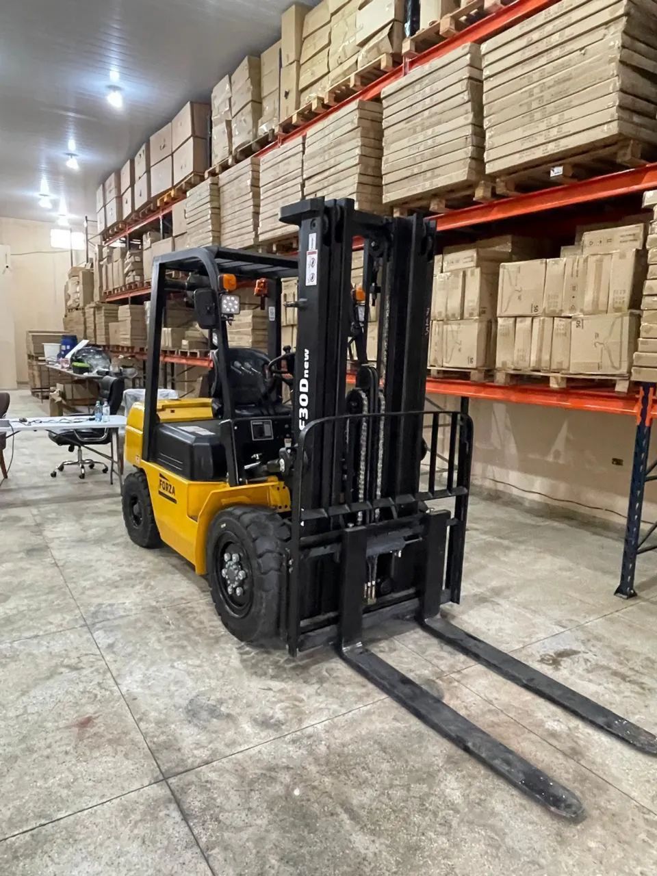 Empilhadeira Disel 2.5 Toneladas 3 Níveis Apenas 78 Horas - Foto 5