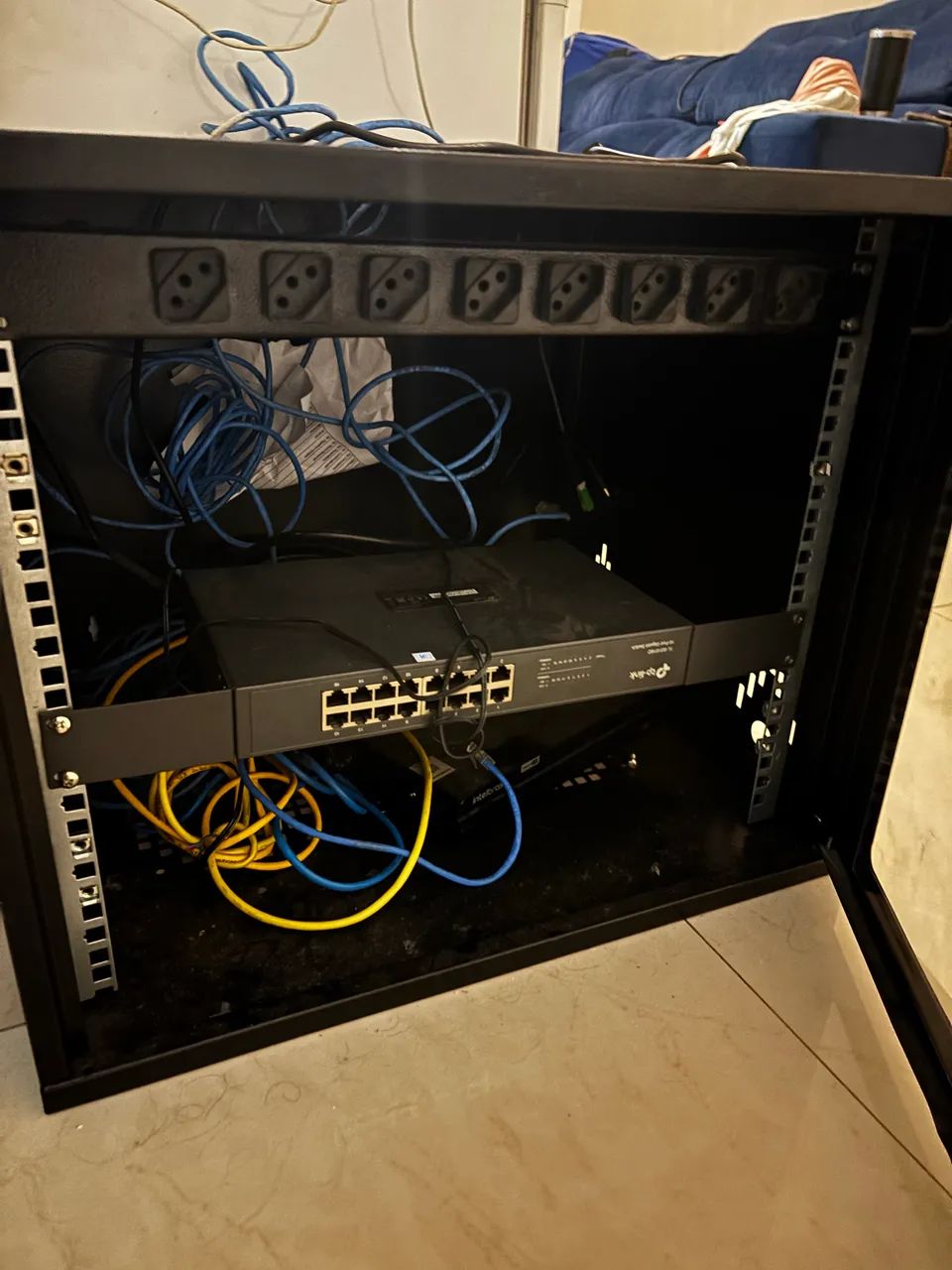 Rack com switch de 16 pontos hiper - novo