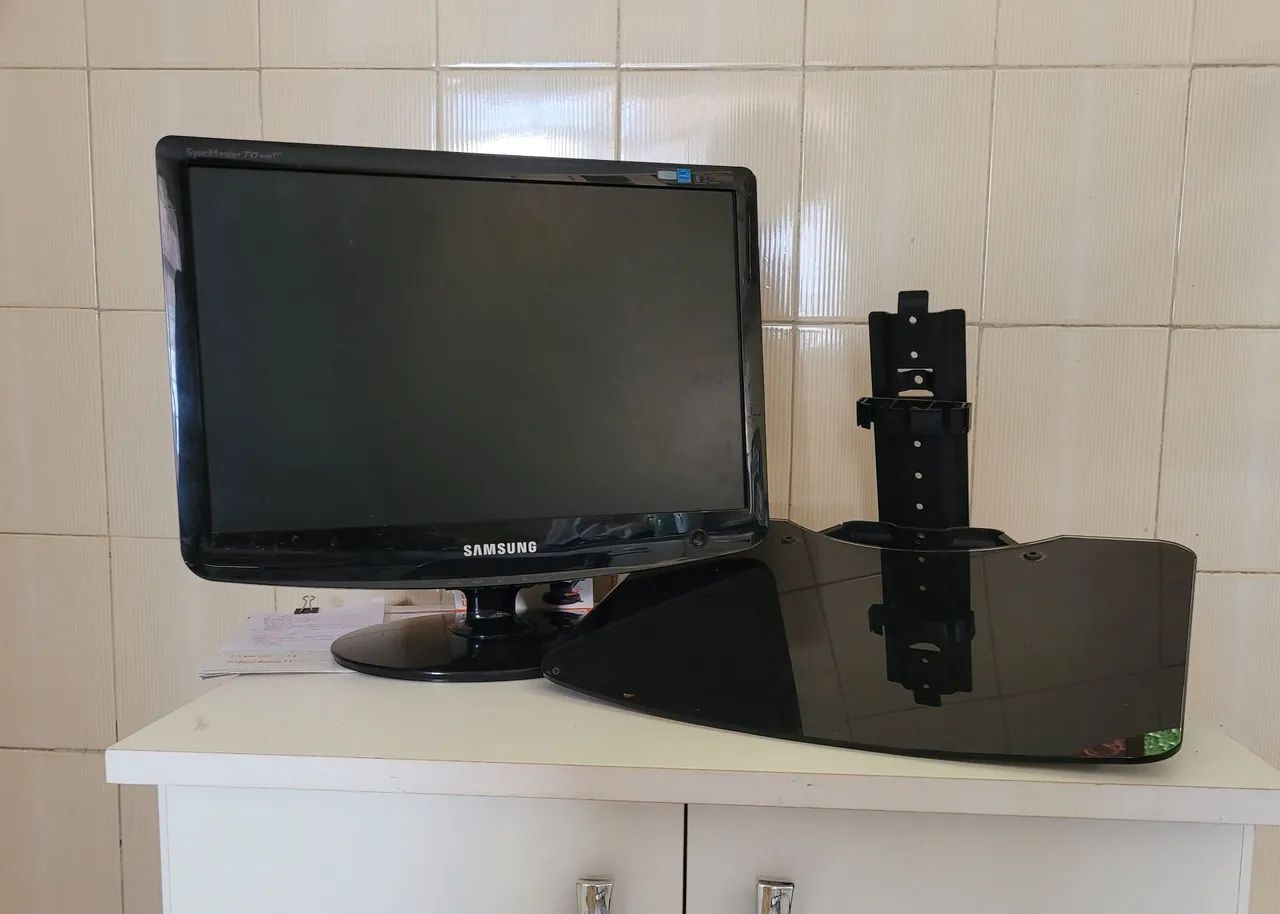 Monitor c/defeito + suporte TV de parede