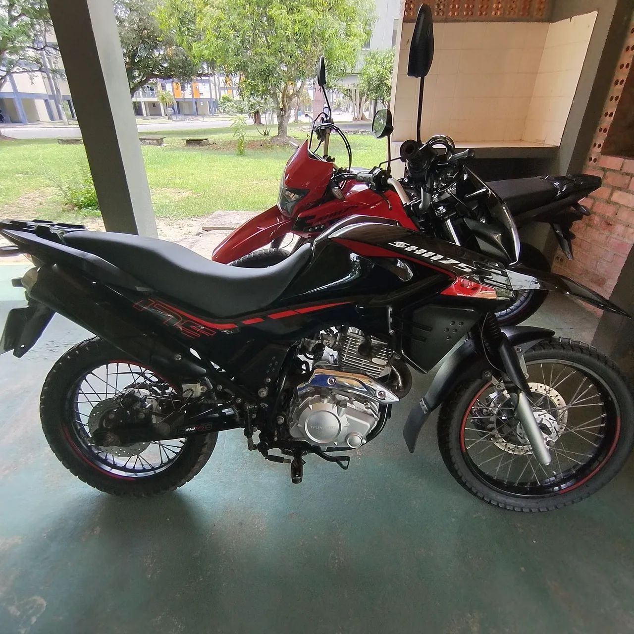 Dominar 400 e SHI 175