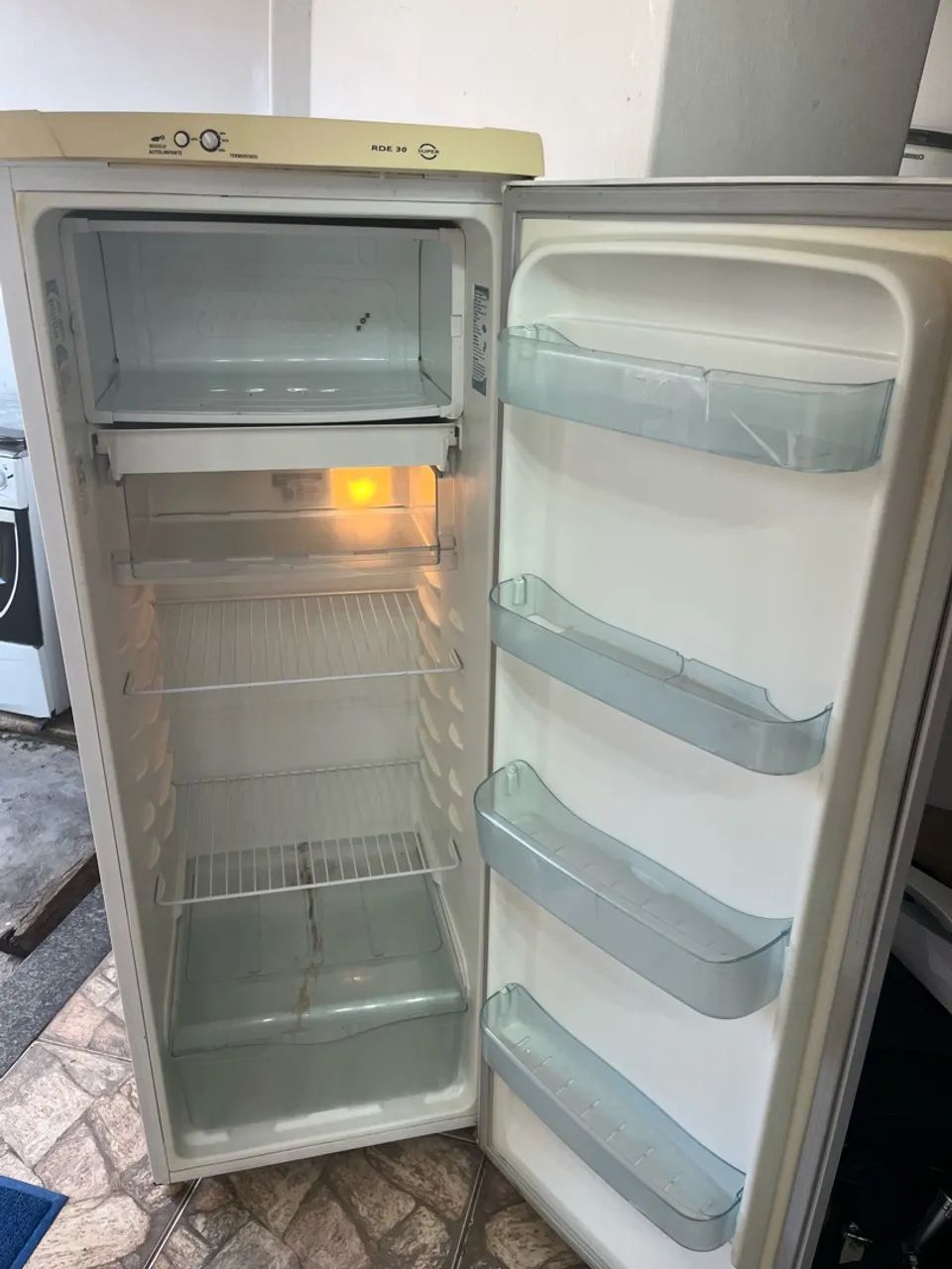 Vendo geladeira Eletrolux  - Foto 2