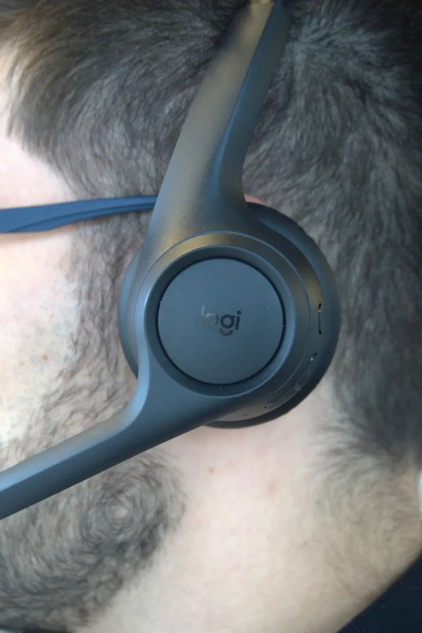 Headset Sem Fio Logitech Zone 300 Bluetooth - Perfeito Estado - Foto 4