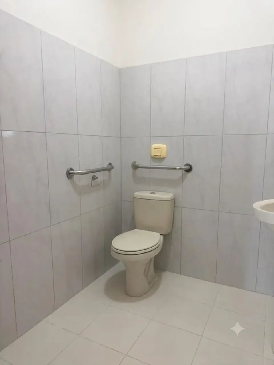 Imóvel para aluguel possui 36 metros quadrados em Zona 08 - Maringá - PR - Foto 5