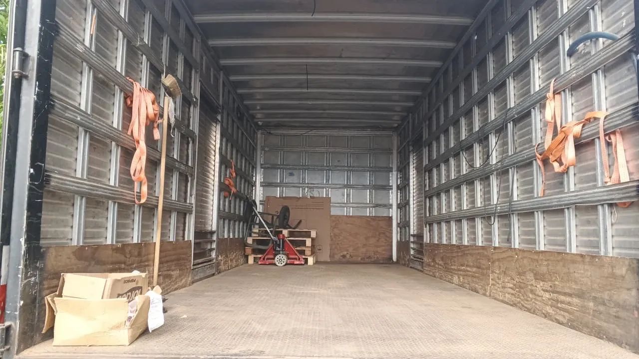 Vendo caminhão cargo panda - Foto 5
