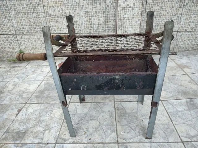 Churrasqueira Pequena com Elevador (Usada)
