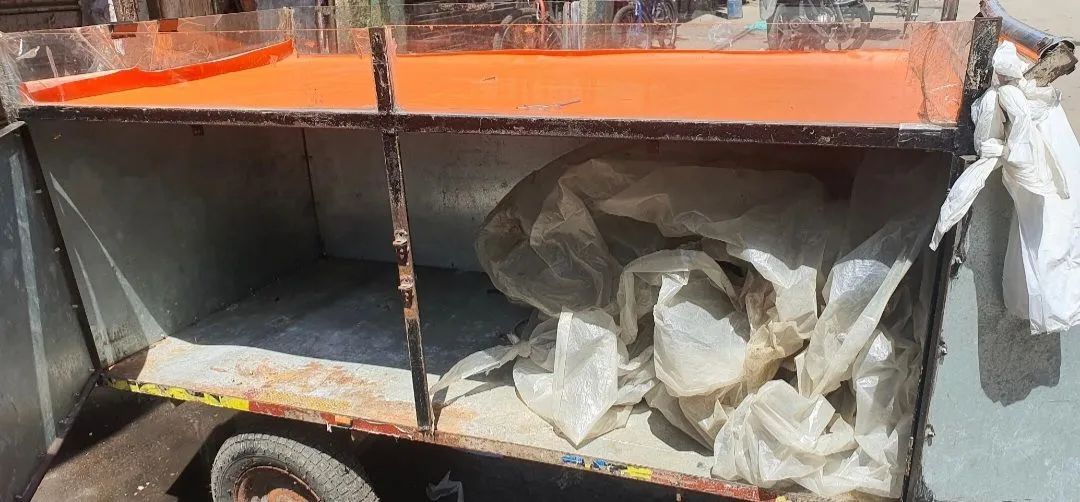 Vendo carrinho para vender o que quiser muita praticidade e espaço  - Foto 4