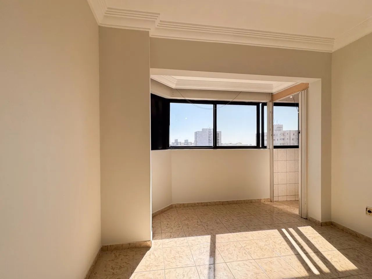 Apartamento para alugar no Edifício Silverstone, Centro de Londrina - Foto 5