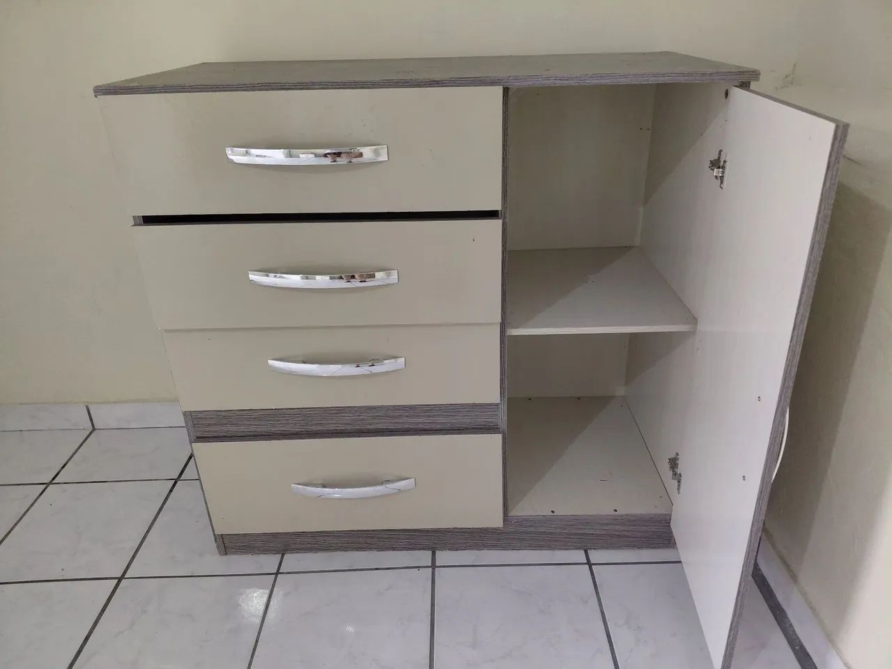 CÔMODA FUNCIONAL PARA QUARTO!