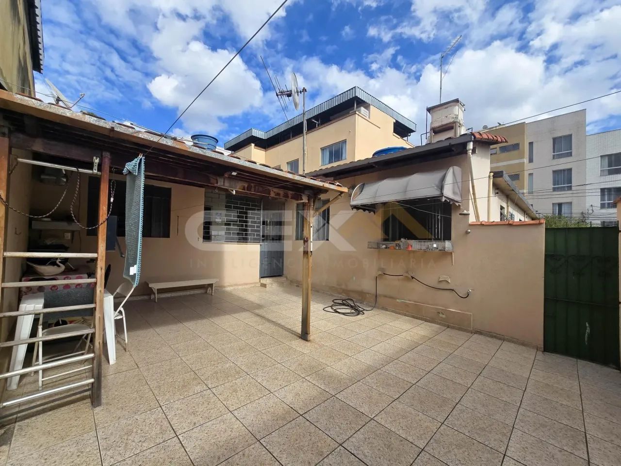 Casa à venda no Sidil, 3 quartos, 1 semi-suíte e 2 vagas.
