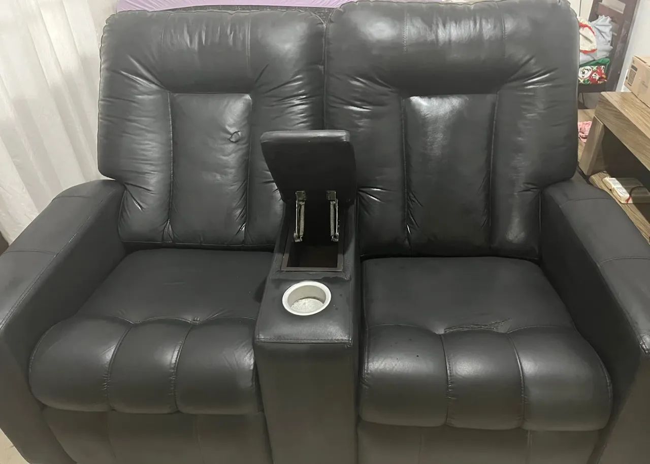 Vende se poltrona 2 lugares "reenclinavel"