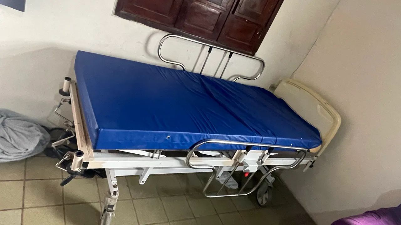 Cama hospitalar com dois colchões , um pneumático !