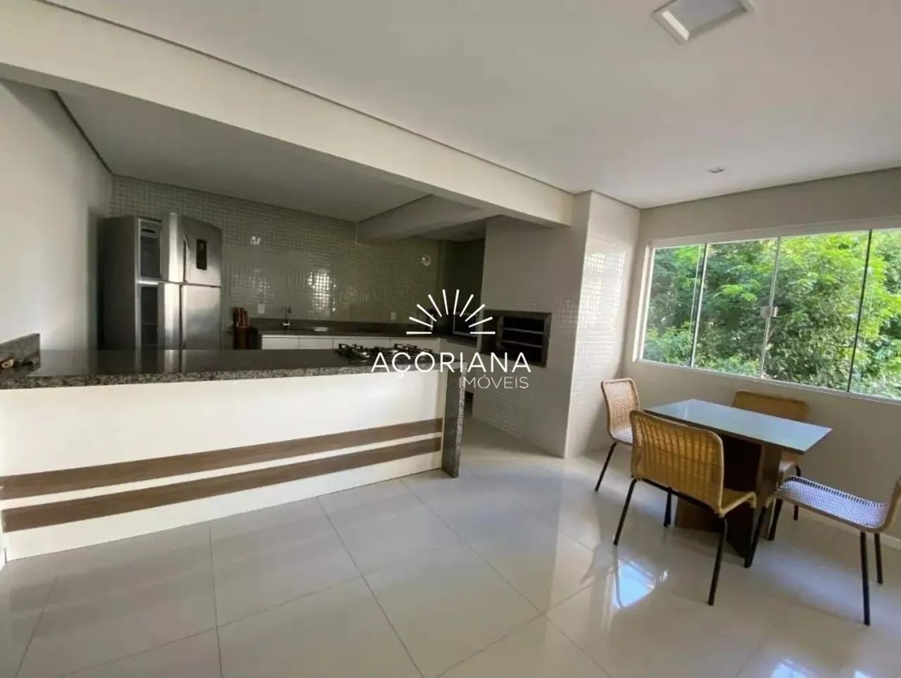 Apartamento à Venda no Itacorubi: 2 Quartos, Suíte, Sacada e Vaga - Foto 3