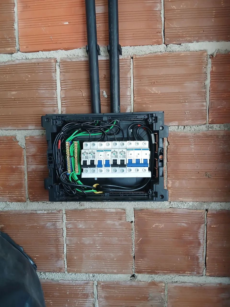 Faço serviços de estalacões elétricas  - Foto 3