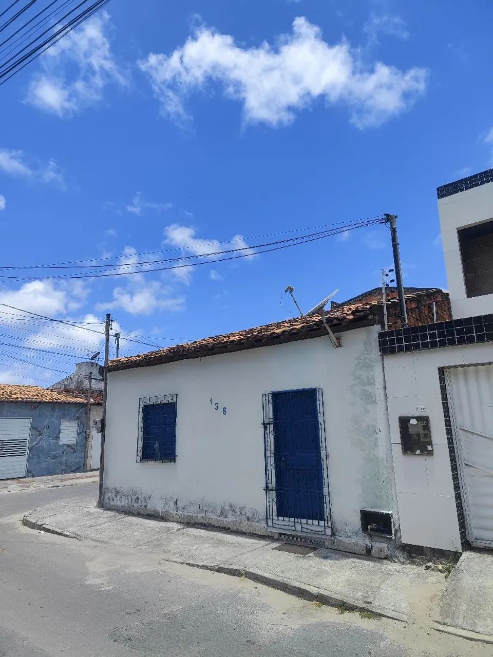Vendo CASA 70 mil no Bugio 79- *
