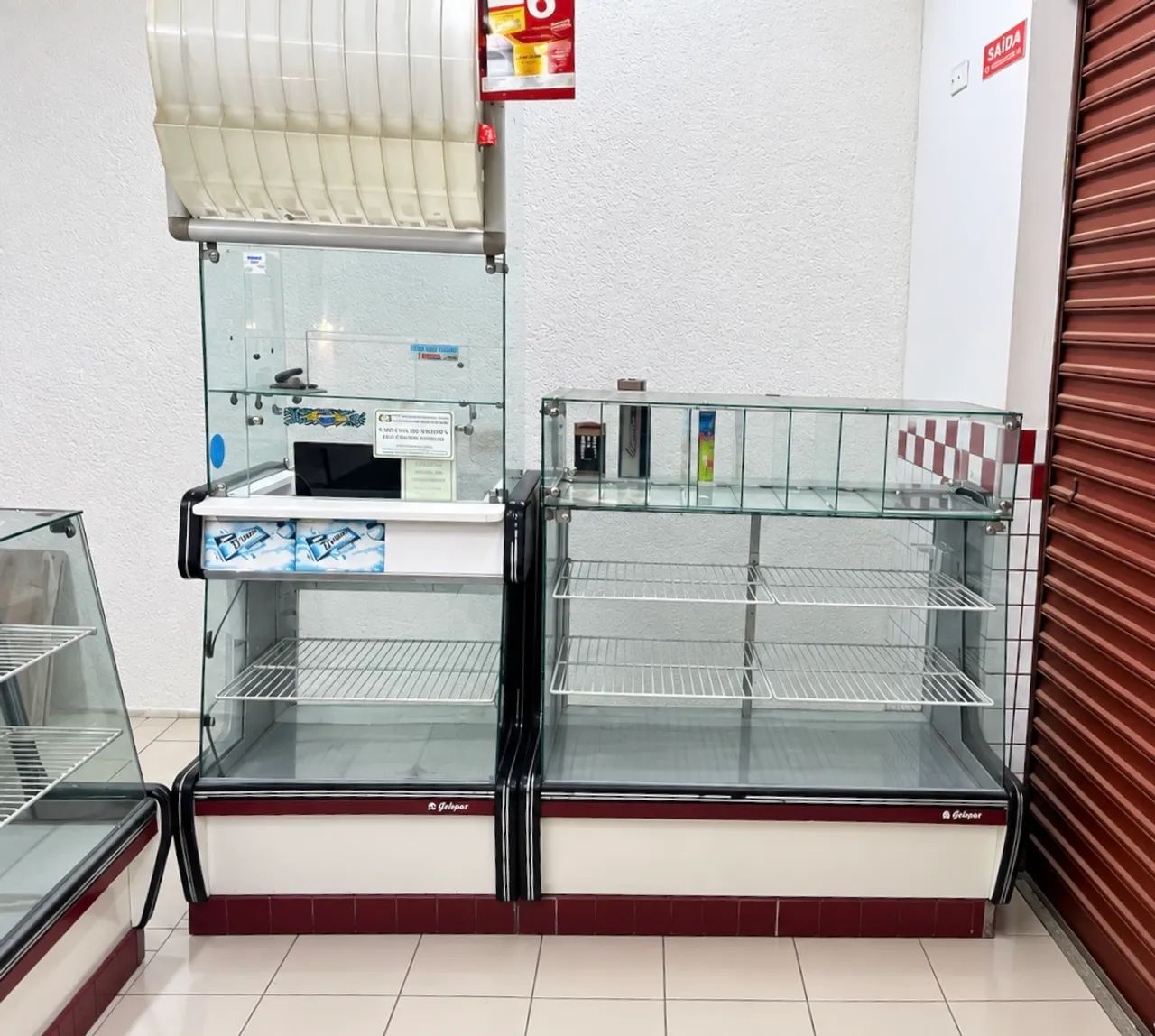 BALCÃO EXPOSITOR + BALCÃO REFRIGERADO + BALCÃO CAIXA COM EXPOSITOR PARA COMÉRCIO 