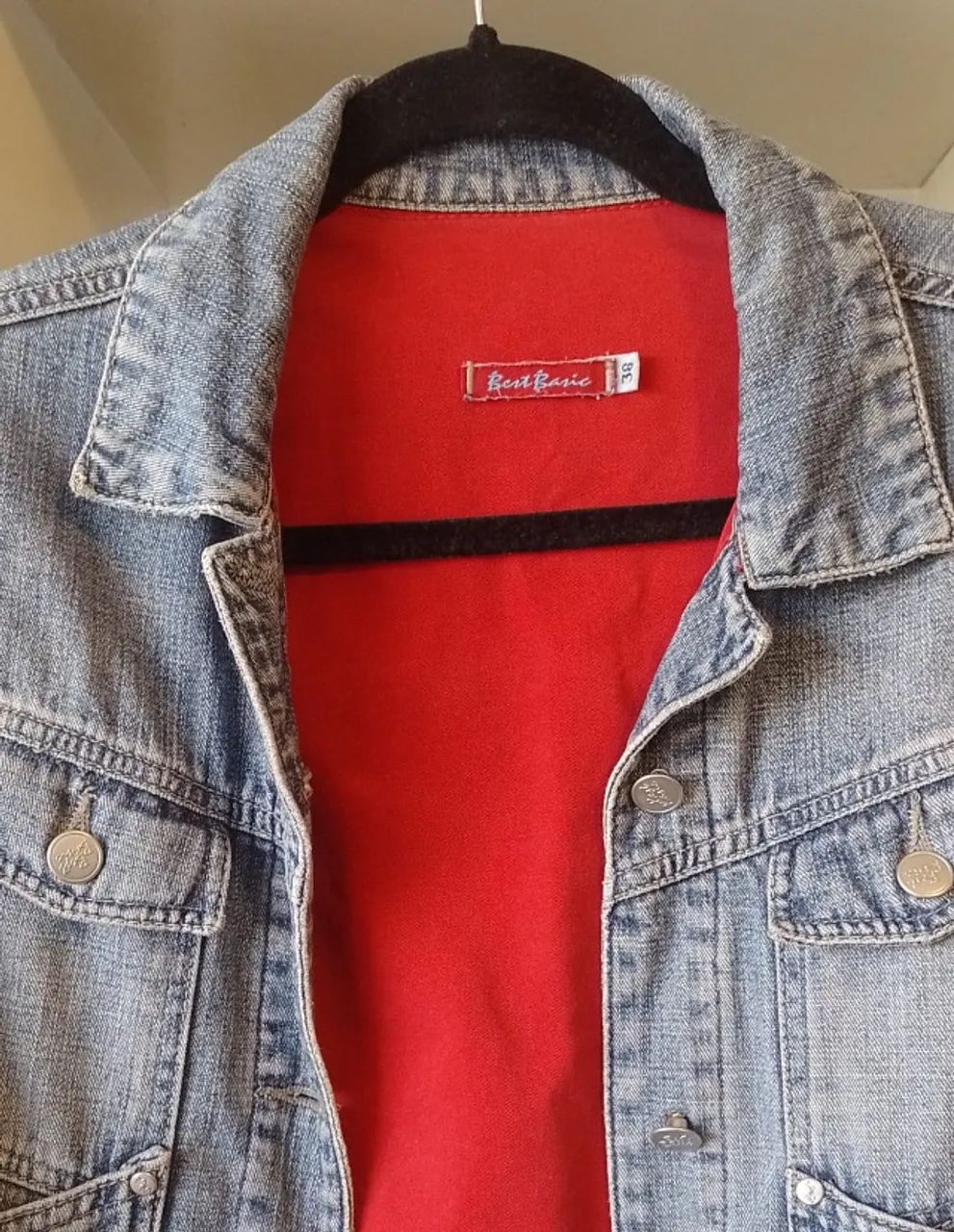 Jaqueta Jeans com forro vermelho - Foto 3