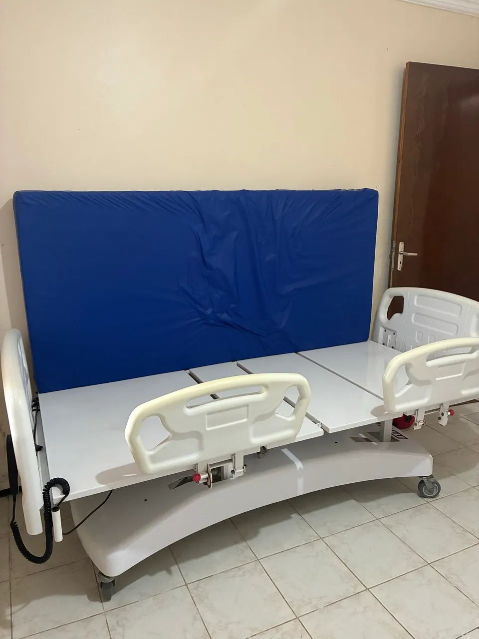Cama hospitalar elétrica com colchão  - Foto 3