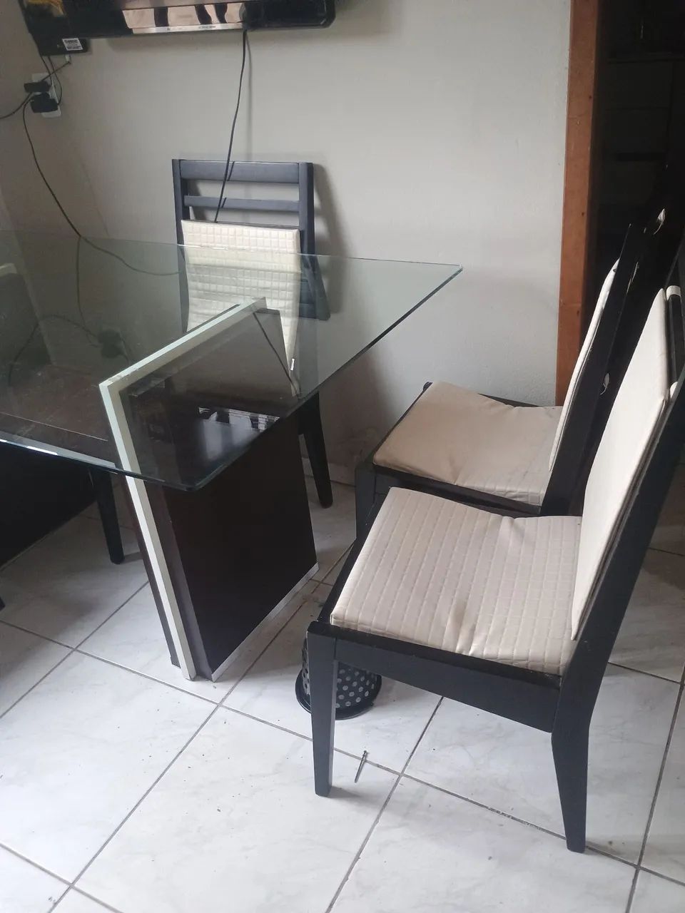 Mesa de vidro com 6 cadeiras 