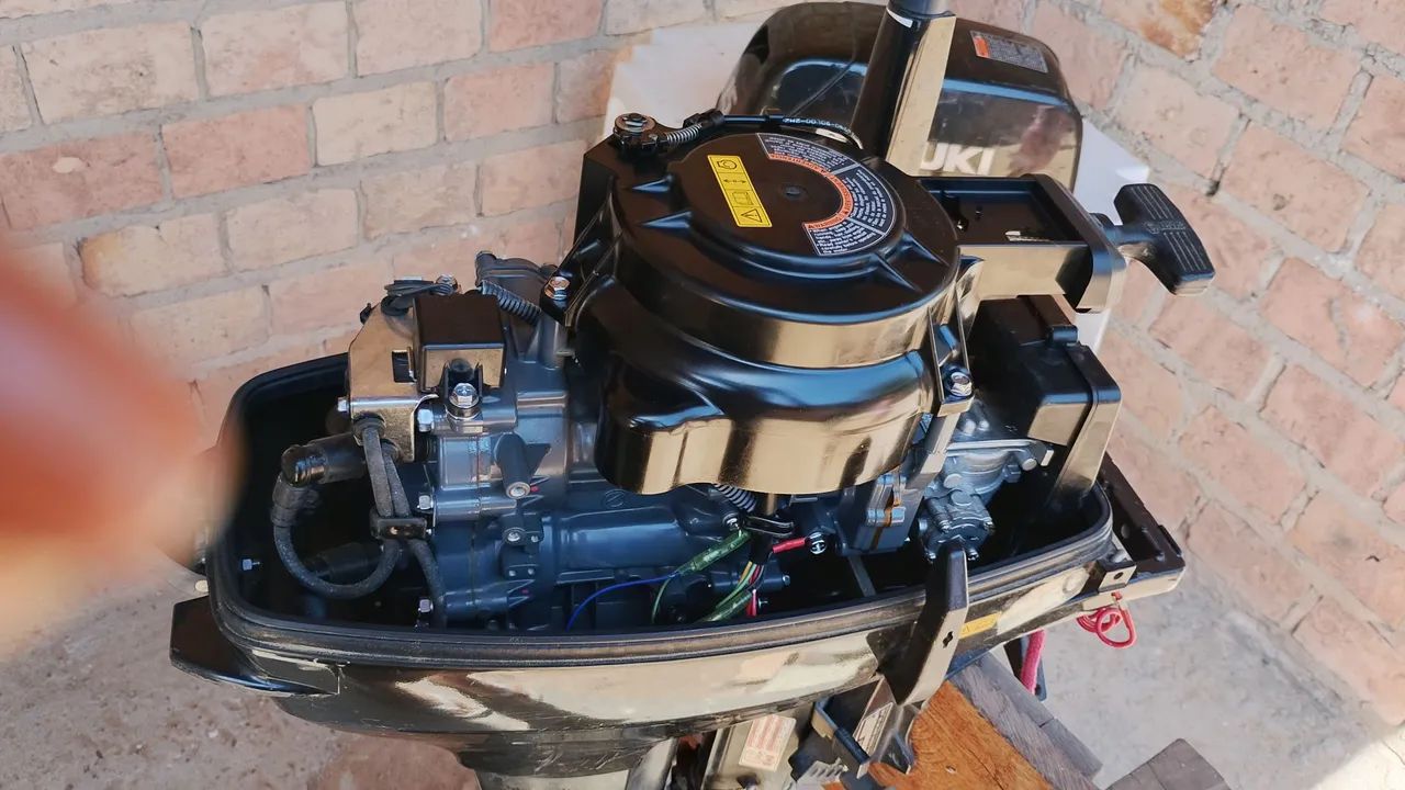 Vende-se canoa de alumínio 6.50m + Motor 15 + Carretinha de transporte - Foto 4