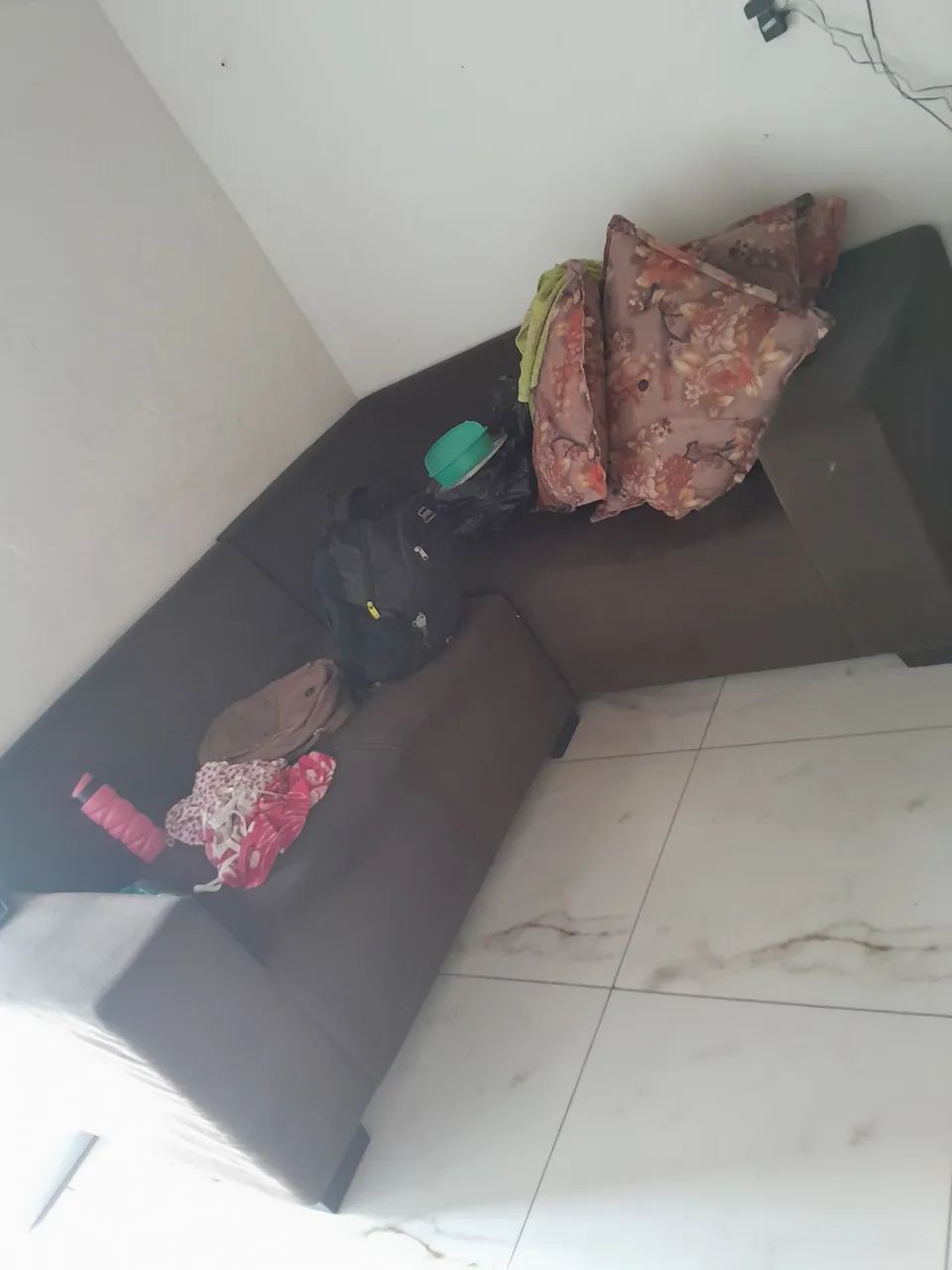 Vendo uma sala de sofá 