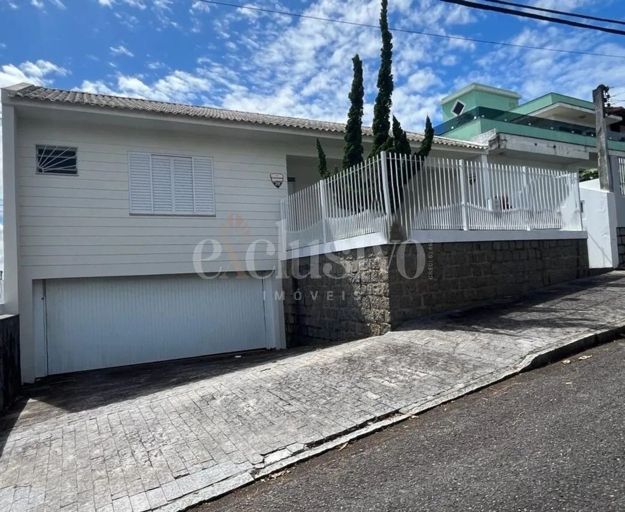 Casa com 3 suítes no Bairro Itaguaçu