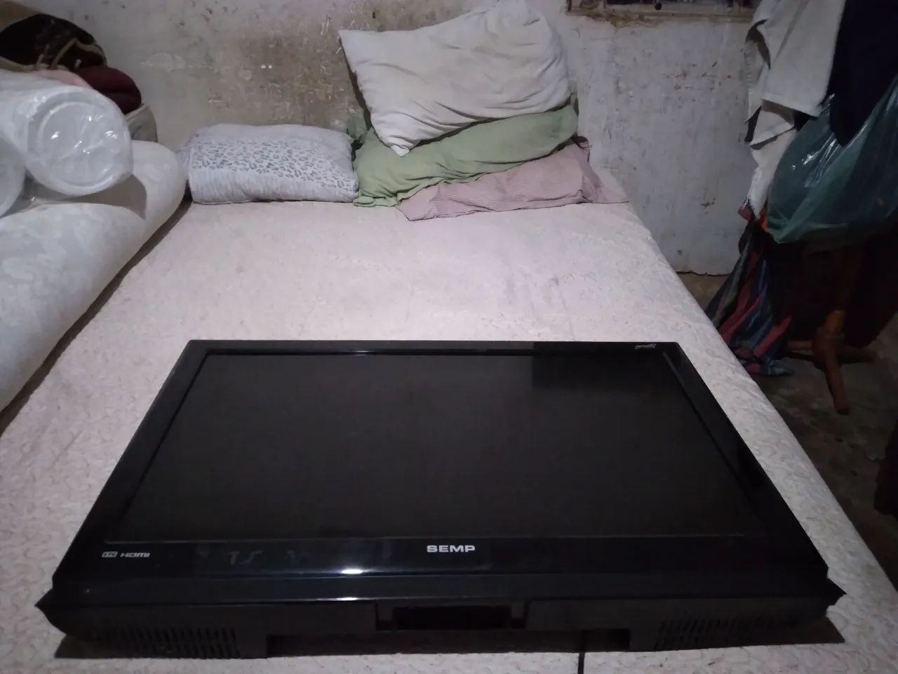 Vende se televisão 