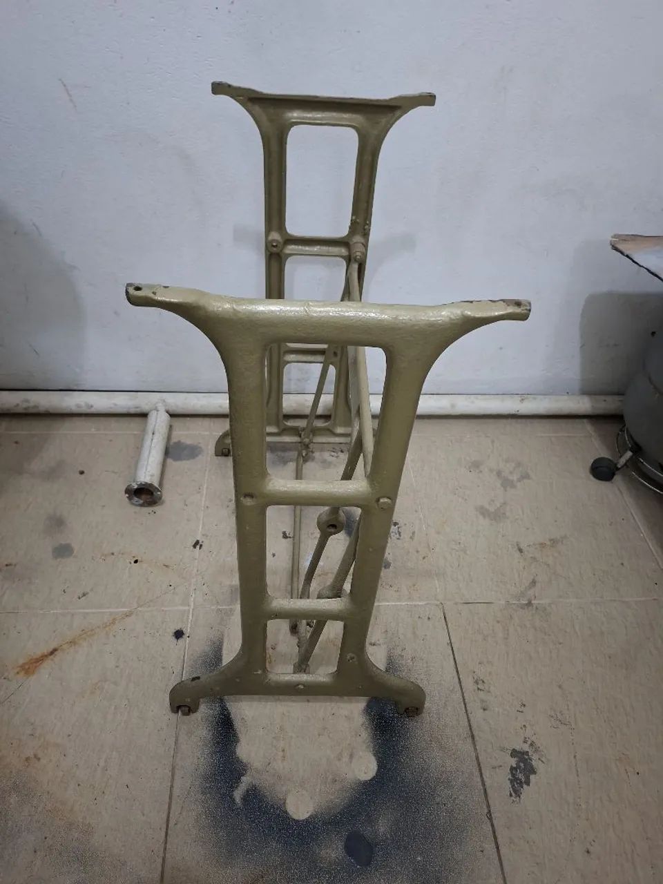 Pé de mesa de costura 