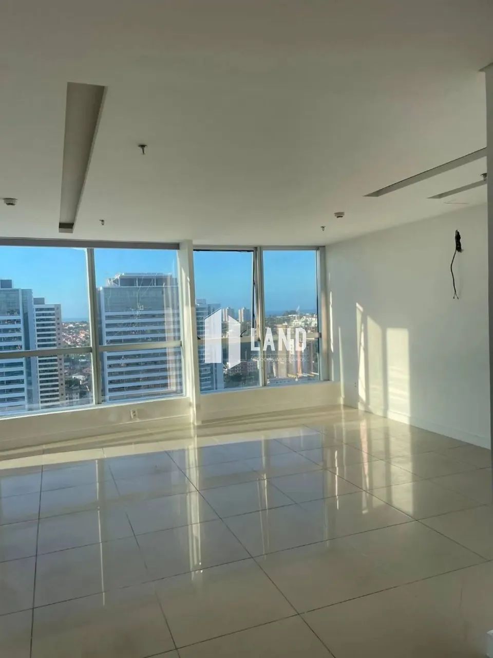 VENDO - SALA RIOMAR - 17º Andar - 63m² - 2 WCs - 1 Vaga de Garagem - Foto 4
