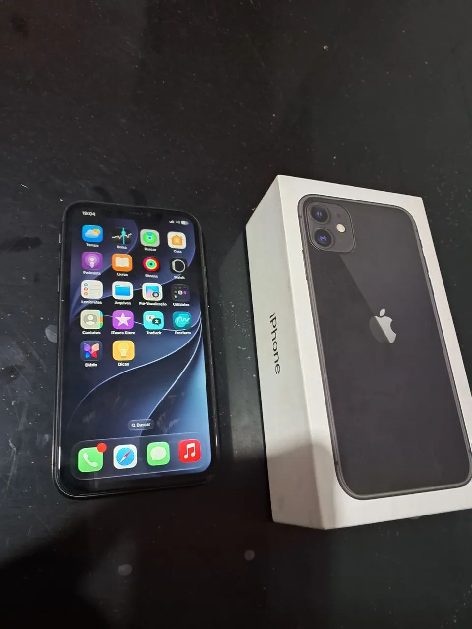 Vendo iPhone 11 vai caixa carregador - Foto 2