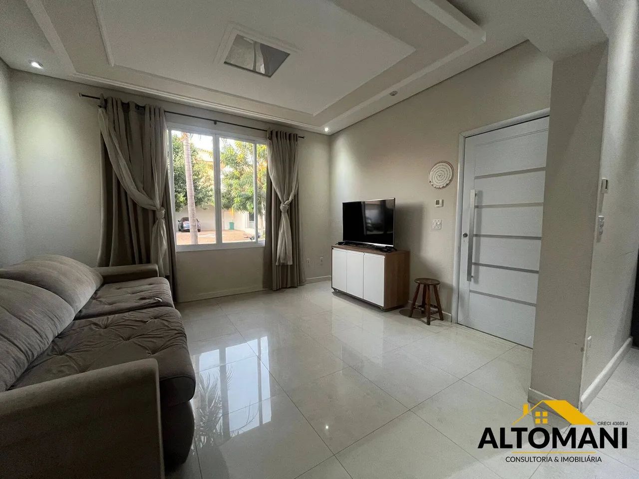 Casa com 4 Dormitórios, 2 Suítes - Cond. Golden Park
