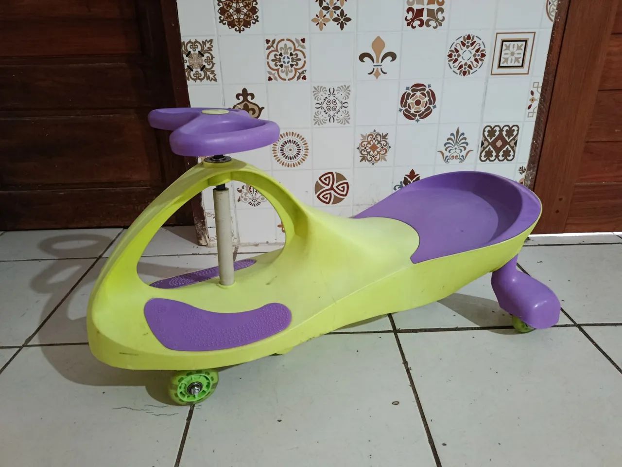 Carrinho de rolimã com roda que piscante - Foto 2