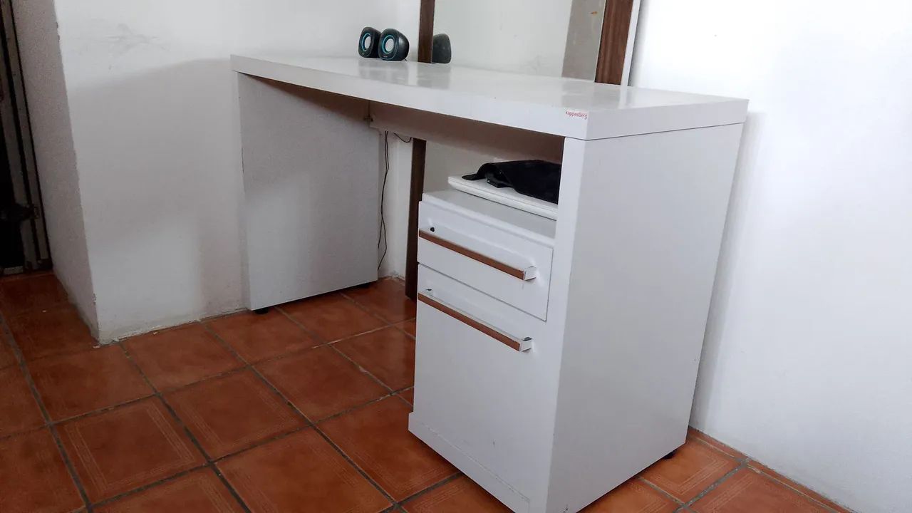 2 escrivaninhas com gaveta - Foto 3