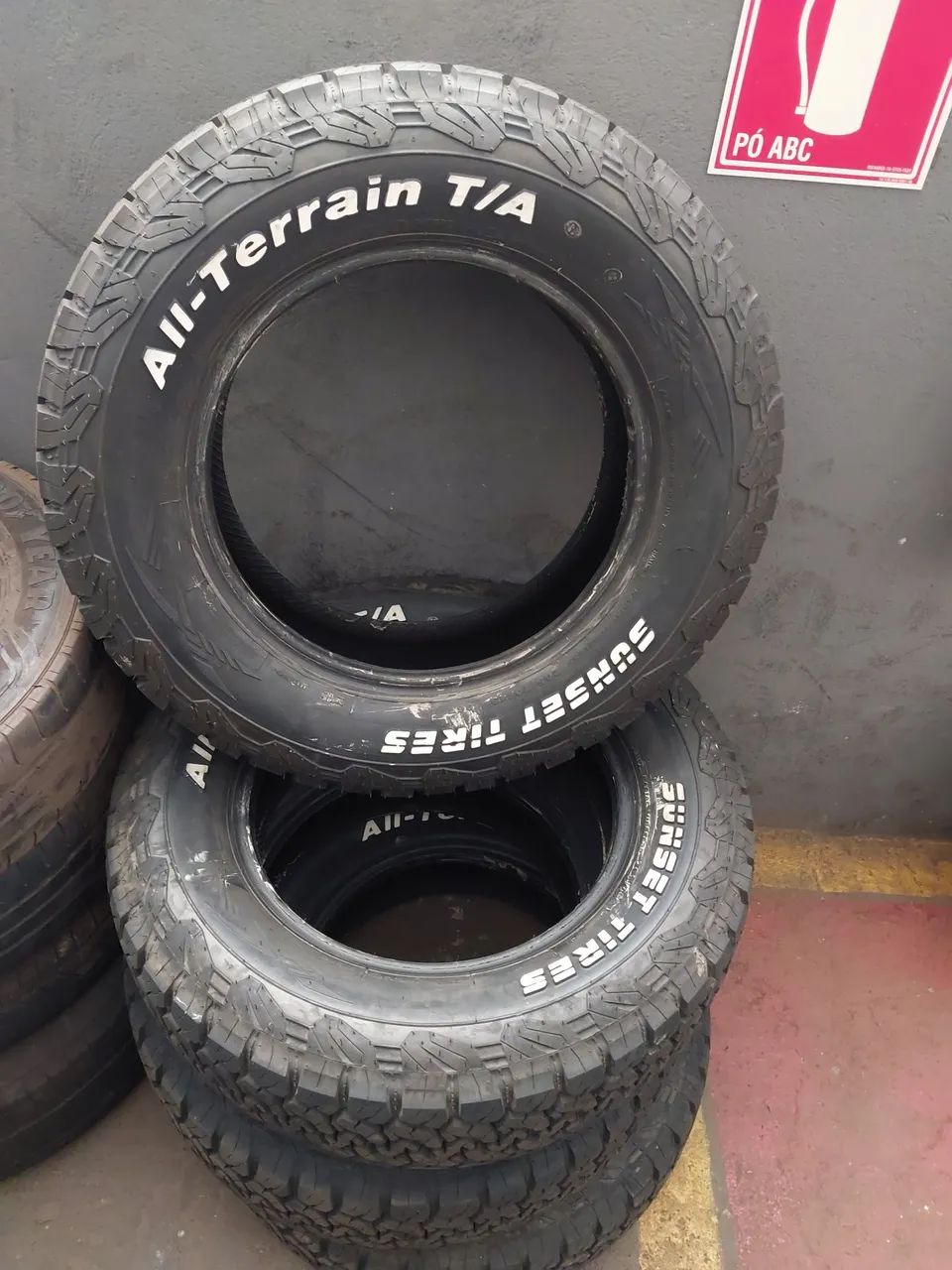 Kit 4 Pneus 205/70r15 96t Sunset All-terrain T/A