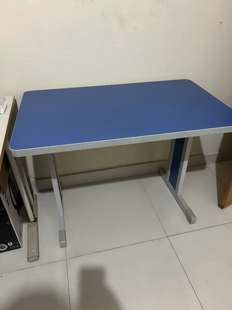 Mesa escritório muito nova conservada 