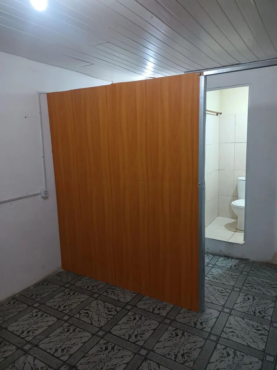 Kitnet Quarto/cozinha pequena/Banheiro 